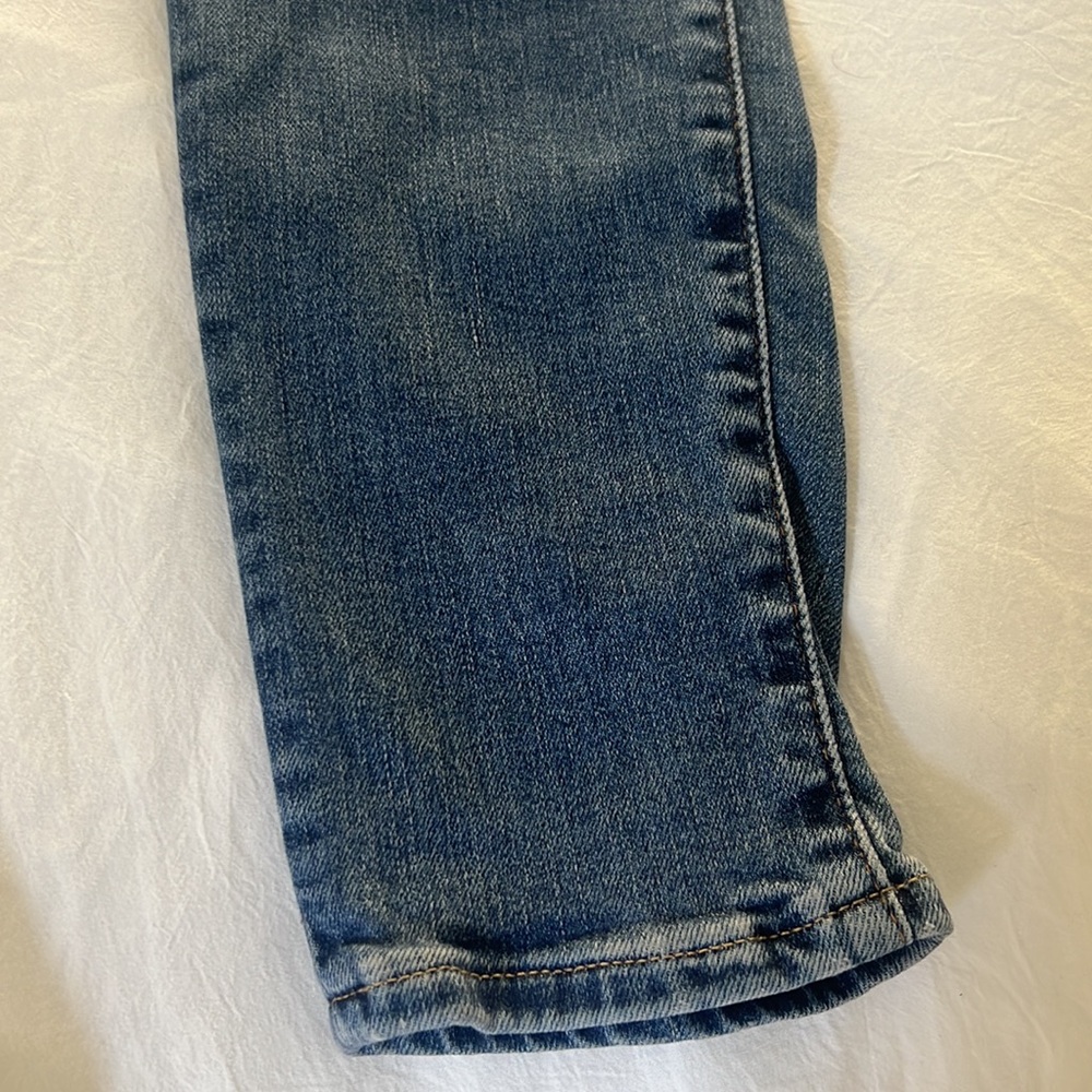Levis - Picture 2 of 4